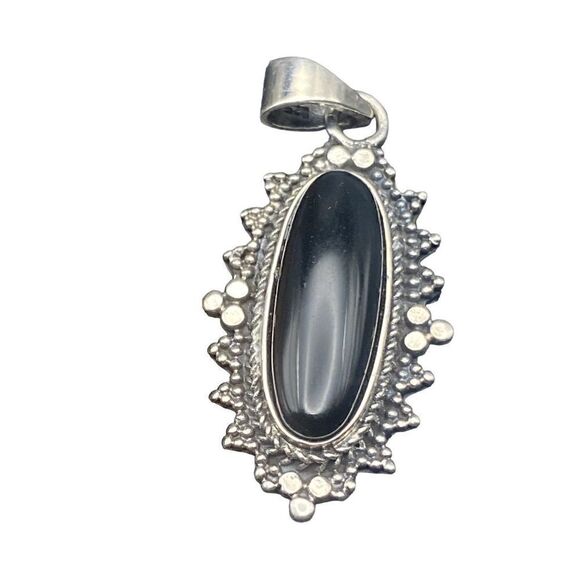 Onyx and sterling silver pendant oval elongated with rope dotted detail - Picture 1 of 8